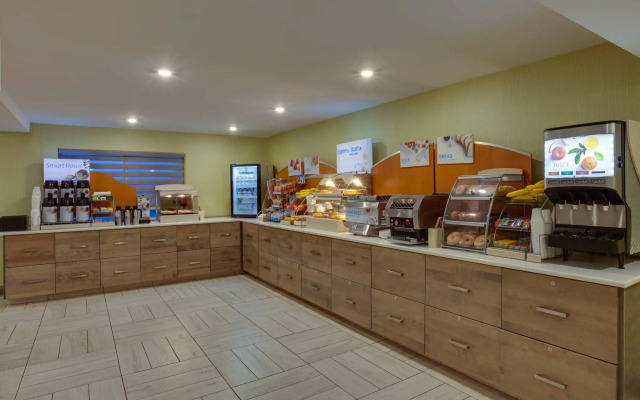 Holiday Inn Express & Suites Fredericton by IHG