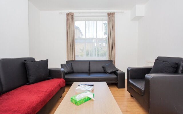 Spacious Shepherds Bush Apartment With Garden