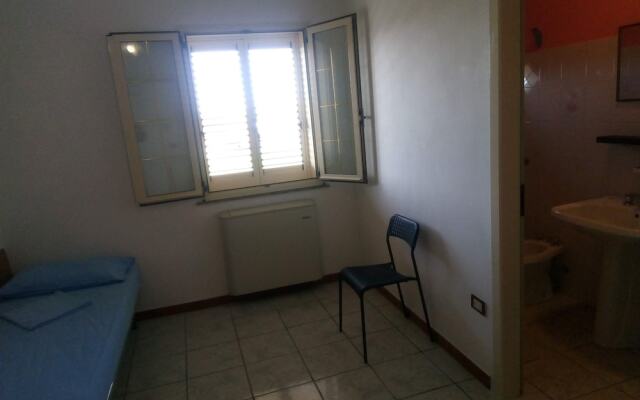6-bed Room for Rent With Private Bathroom - Molise