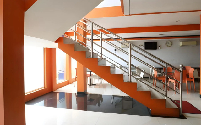 RedDoorz Plus @ Jalan Pemuda Jakarta