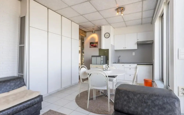 Apartment on Zeedijk With Sea Views