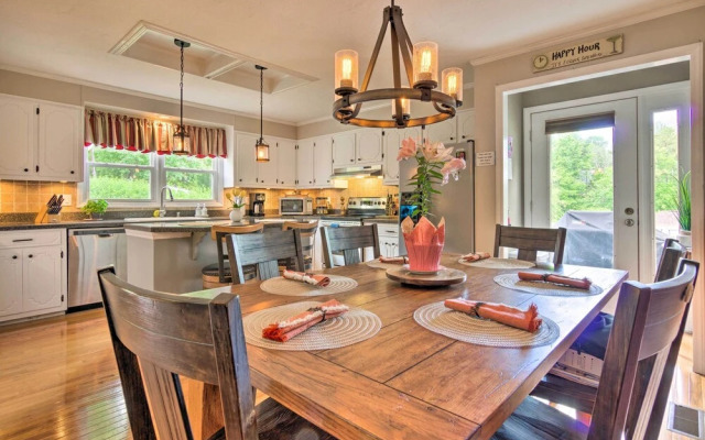 'paradise Lakehouse' in Hickory w/ Dock & Views!