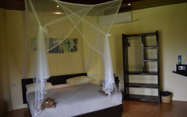 Jonas & Twins Resort