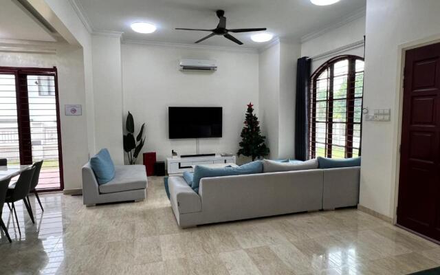 PH Homestay Bungalow House at PJ Fully Equipped