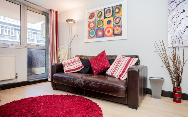 2 Bedroom Central London Apartment With Balcony