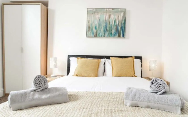 Modern Central Apartment