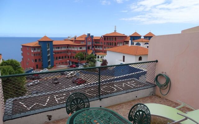 Apartment With one Bedroom in Caniço, With Wonderful sea View, Balcony