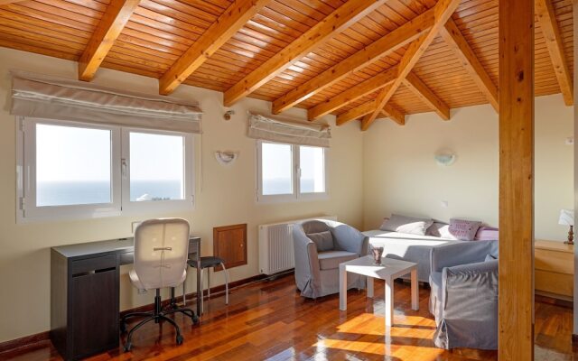 Lovely Family Holiday Home in Saronida Attikis near Beach