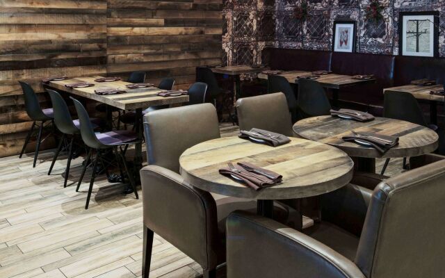 DoubleTree by Hilton Ottawa Downtown