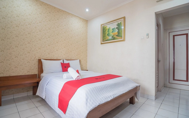 RedDoorz near Setrasari Mall 2