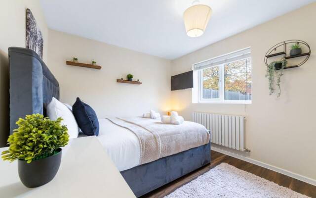 Stunning Double Bed Room In Isleworth TW7