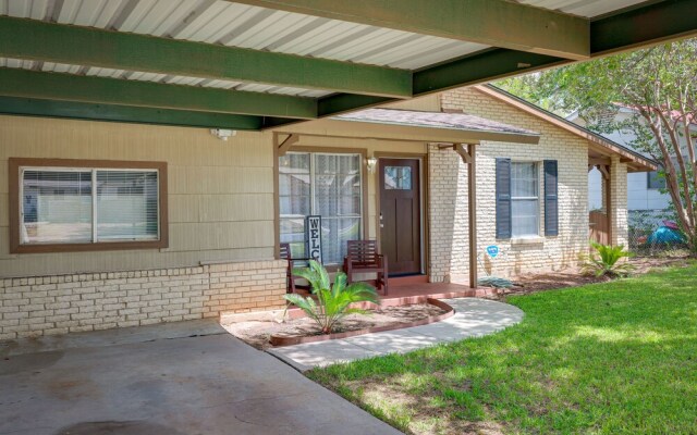 Single-story Home in San Antonio: Great Location!