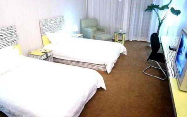 Hotel the Land