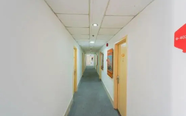Changee Hotel MINI (Shanghai Baicheng Railway Station Zhongtan Road Subway Station)