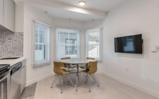 West-End Heritage Townhouse