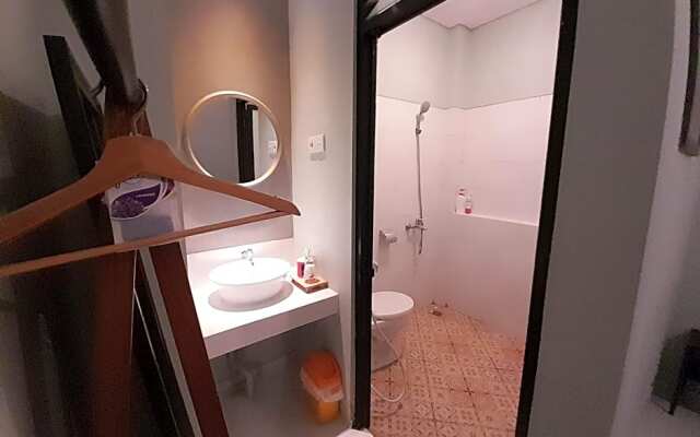 Sabi Guest House with Strategic Hostel Styles at Prawirotaman Tourist Area by Sabi House