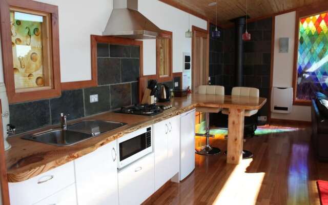 Woodbridge Hill Hideaway