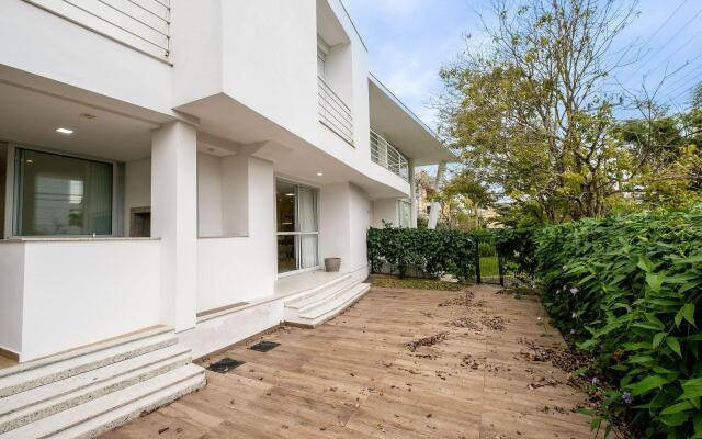 Incrível casa com churrasqueira em Jurerê RDR030