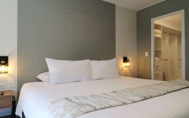 w Perfect 3BR With Balcony in Miraflores