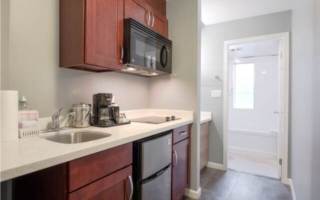 Gibsons Garden Hotel