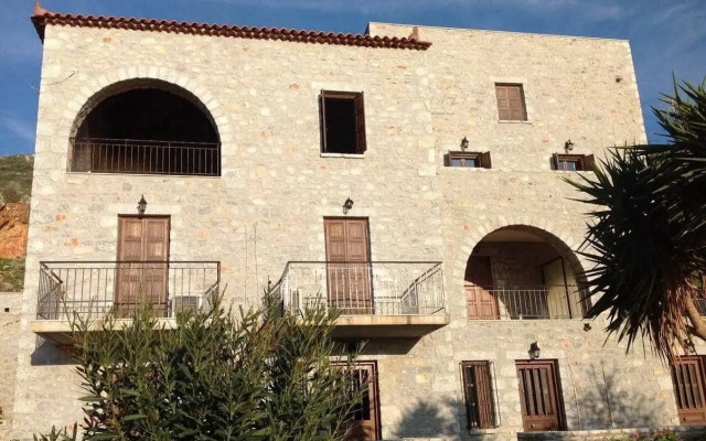 Las - Giannakakoy Traditional Stone Houses