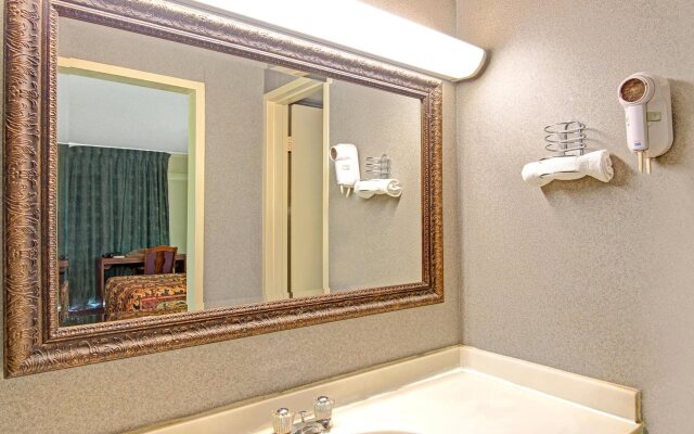 Knights Inn Wheeling
