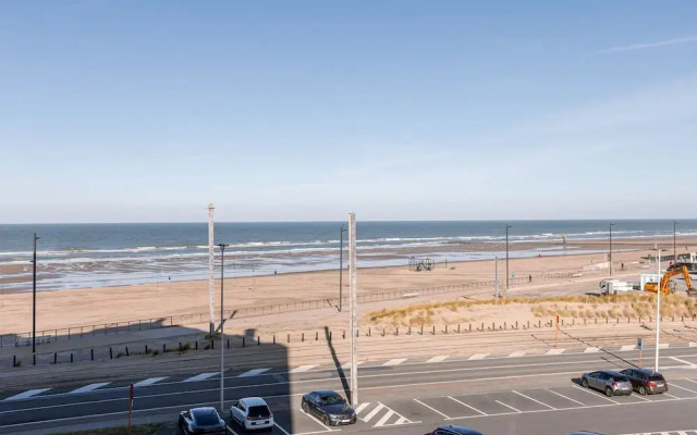 Spacious Modern sea View Apartment With Garage