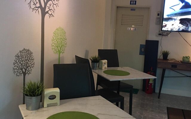 Aromdee Apartment