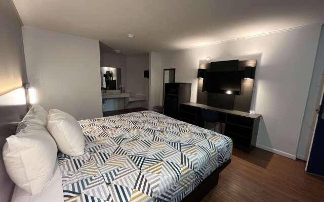 Motel 6 Junction, Texas - Llano River