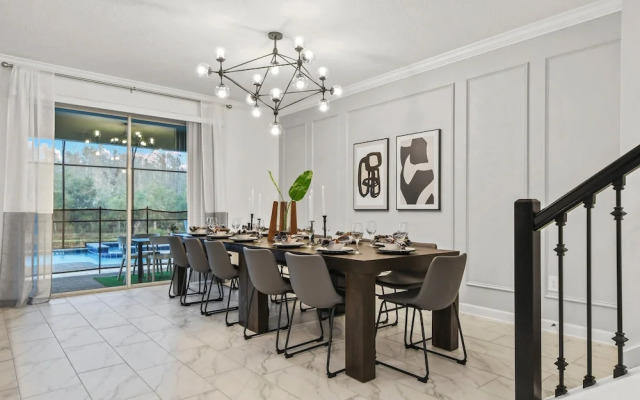 Themed Rooms & Pool in Storey Lake Resort