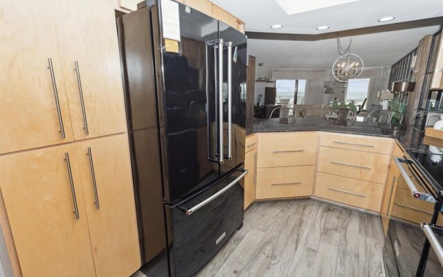 Inlet Reef 402 2 Bedroom Condo by RedAwning
