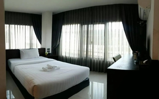 Collection O The Bangkok Airport Link Suite