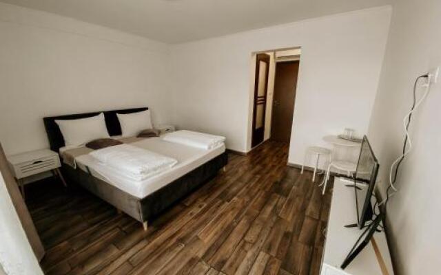 Paula Apartment & Rooms