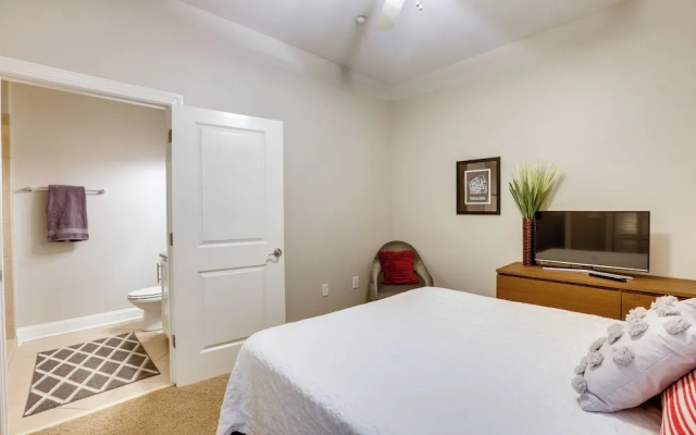 Tuscaloosa Condo: Steps to Bryant-denny Stadium!