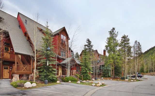 1842 Seasons Townhome by RedAwning