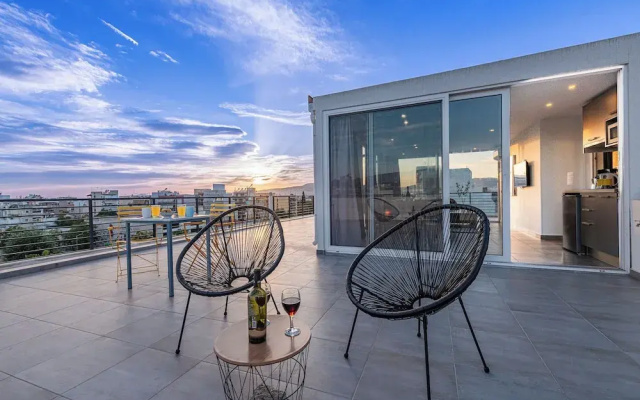 Acropolis Magical View Suite, Metro Kerameikos