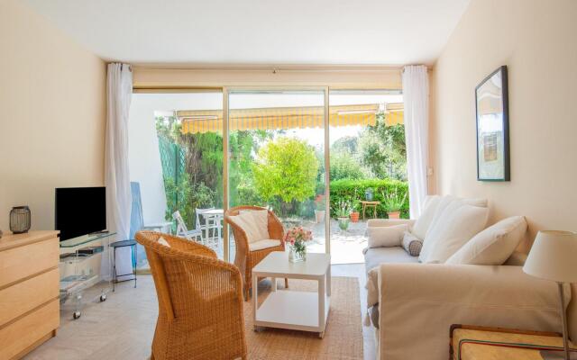 Scenic apartment in Cannes with private terrace