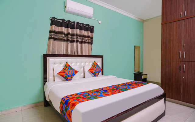 Collection O 92493 D Grand Residency