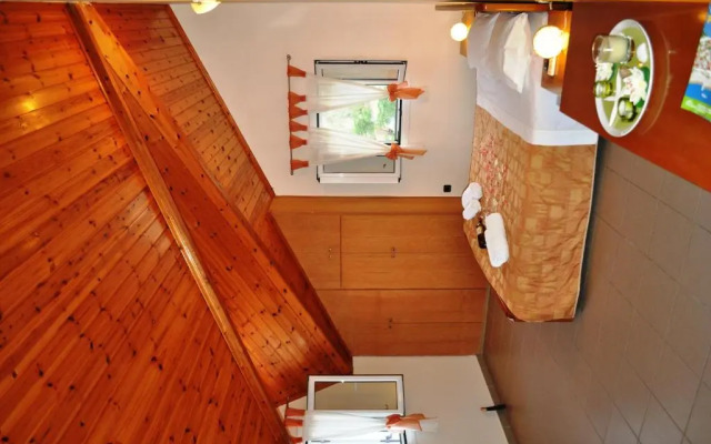 Mari-Christi Apartments