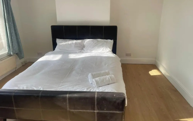 Cosy Croydon Apartment With 2 Bedrooms