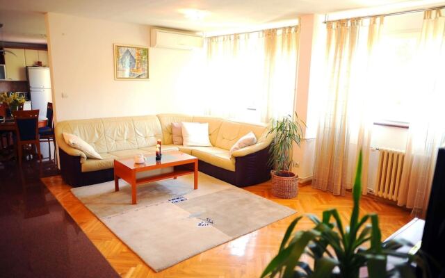Family Apartment Teo