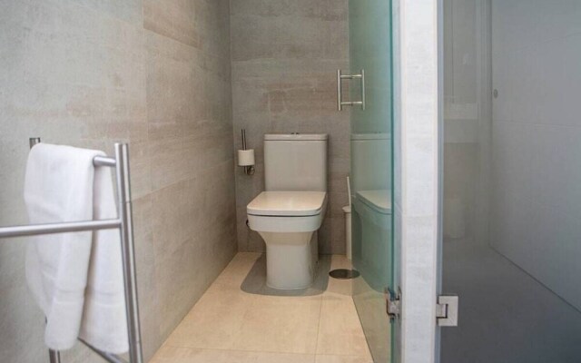 Stunning 1 bed W/sunny Terrace in Madrid Center