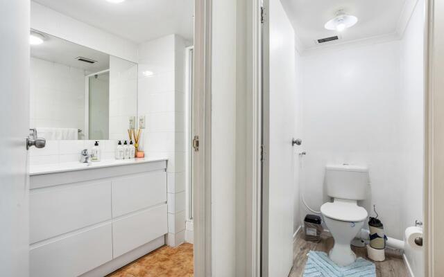 Lovely 2-Bedroom Apartment with Free Parking