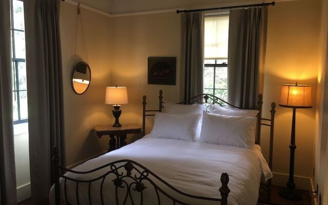 Wolf Creek Inn & Tavern