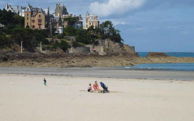 Nice apartment on the Emerald Coast, Ploubalay Beaussais-sur-Mer