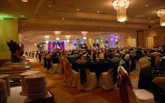The Armada Inn & Suites Glendale Heights