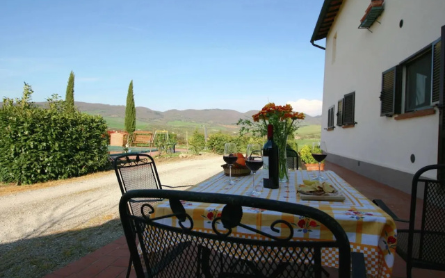 Peaceful Pienza Garden Escape
