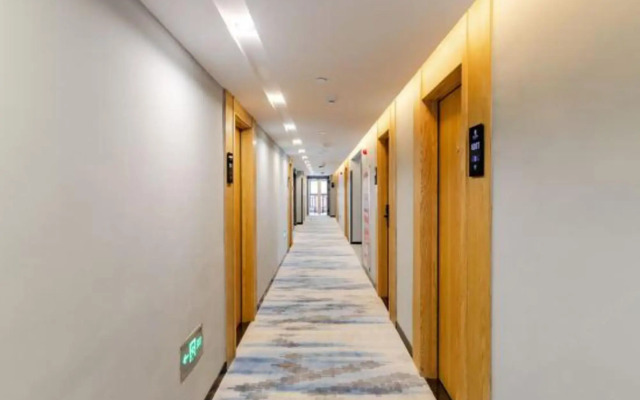 Langyue Fashion Hotel (Chizhou RT-Mart)