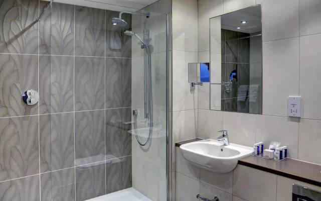 Crowne Plaza East Midlands Airport by IHG