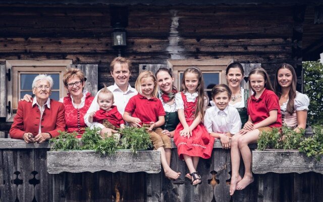 Gipfelhaus Magdalensberg Familie Skorianz